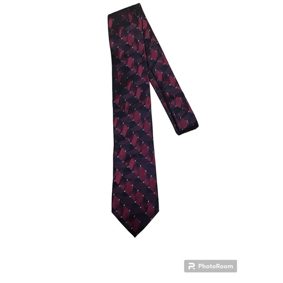 Pierra Cardin Black and Red Men's‎  Silk Neck Tie - Picture 3 of 7